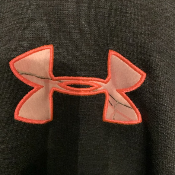 A XXL Under Armour blue sweatshirt with a pink woodland/camo pattern in hood. - Picture 4 of 4